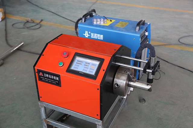 等離子切割機是借助等離子切割技術對金屬材料進行加工的機械。